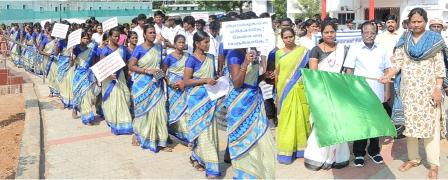 பெரம்பலூரில் பிளாஸ்டிக் இல்லா பூமி விழிப்புணர்வு பேரணி : தனியார் கல்வி நிறுவன மாணவர்கள் பேரணி