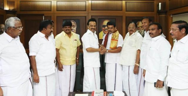 செந்தில்பாலாஜி மீண்டும் திமுகவில் தலைவர் ஸ்டாலின் முன்னிலையில் இணைந்தார்