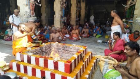 சிறுவாச்சூர் மதுரகாளிஅம்மன் கோவிலில் சித்திரை பவுர்ணமி விழா