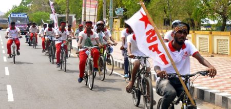 கட்டண கொள்ளையை தடுக்கவும், அரசு பள்ளிகளை பாதுகாக்க கோரி பெரம்பலூரில் SFI பேரணி