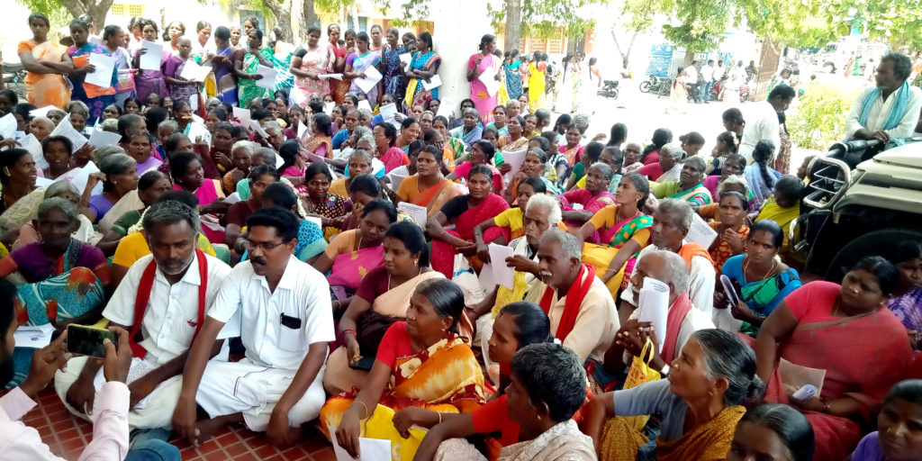 வேப்பந்தட்டையில் 100 நாள் வேலை கேட்டு மனு கொடுக்கும் போராட்டம்!