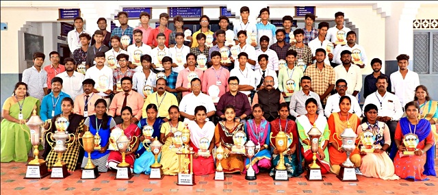 பாரதிதாசன் பல்கலைக்கழகக் கலை விழா ; பெரம்பலூர் ரோவர் கல்லூரி ஒட்டுமொத்த வெற்றிக்கோப்பைகளை வென்றது.