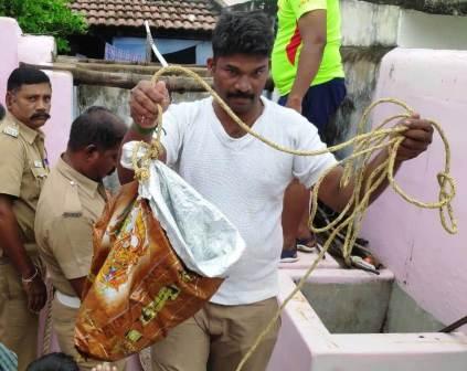 பெரம்பலூரில் கிணற்றில் விழுந்த பூனையை மீட்ட தீயணைப்பு வீரர்கள்