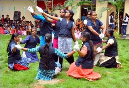 பெரம்பலூர் அருகே சிறுவாச்சூர் ஆல்மைட்டி வித்யாலயா பள்ளியில் குழந்தைகள் தின விழா