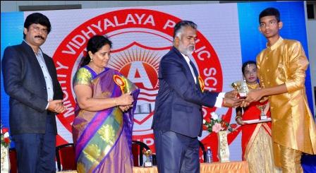 பெற்றோர்கள், குழந்தைகளுடன் தினமும் ஒரு மணிநேரம் செலவிட வேண்டும்: ஏ.வி.பி.எஸ். ஆண்டு விழாவில் தாளாளர் ஆ.ராம்குமார் பேச்சு!