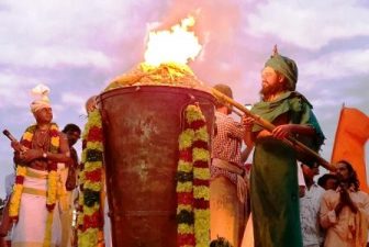 பெரம்பலூர் அருகே உள்ள எளம்பலூர் பிரம்மரிஷி மலையில் மகா தீபதிருவிழா