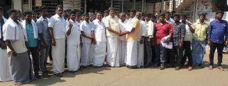 பெரம்பலூரில், மாற்றுக் கட்சியை சேர்ந்த 100க்கும் மேற்பட்ட இளைஞர்கள் அதிமுகவில் இணைந்தனர். 