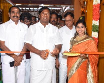 பெரம்பலூரில், “கொத்துகறி” பாரம்பரிய உயர்தர சைவ – அசைவ உணவகத்தை தனலட்சுமிசீனிவாசன் திறந்து வைத்தார்.
