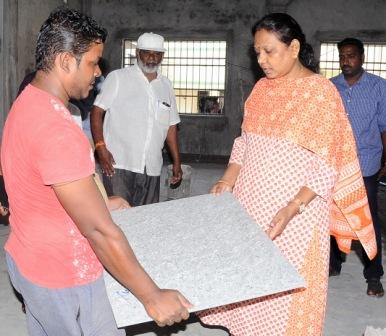 புதிய வட்டாட்சியர் அலுவலக கட்டுமானப் பணிகள் ; பெரம்பலூர் கலெக்டர் வே.சாந்தா ஆய்வு