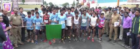 விவேகானந்தர் பிறந்த நாளை முன்னிட்டு பெரம்பலூர் கோல்டன் கேட்ஸ் பள்ளி சார்பில் மராத்தான்