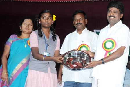 பெரம்பலூரில் மனித நேய வார நிறைவு விழா : எம்.எல்.ஏ., ஆர். தமிழ்ச்செல்வன் கலந்து கொண்டு பரிசுகள் வழங்கினார்.