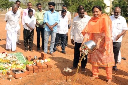 பெரம்பலூரில், ரூ.264 லட்சத்தில் வாக்குப்பதிவு இயந்திரம் இருப்புக் கிடங்கு கட்டிடப் பணிக்கான பூமி பூஜை