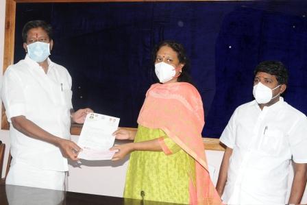 கொரொனா வைரஸ் நோய் தடுப்பு மற்றும் சிகிச்சைக்கு குன்னம், பெரம்பலூர் எம்.எல்.ஏக்கள் சொந்த நிதியிலிருந்து ரூ. 5லட்சம் வழங்கினர்.