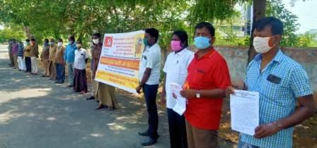 கரோனா; நிவாரணம் வழங்க கோரி ஆட்டோ சங்கத்தினர் பெரம்பலூரில் ஆர்ப்பாட்டம்!