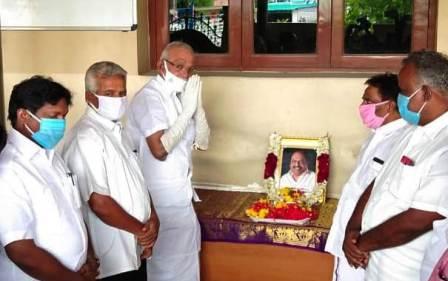 கொரோணாவிற்கு பலியான ஜெ.அன்பழகன் எம்.எல்.ஏ படத்திற்கு பெரம்பலூரில் திமுக அஞ்சலி!