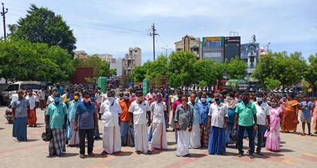 பெரம்பலூர் நகராட்சி ஆணையரிடம் தினசரி மார்க்கட் காய்கறி சந்தை விற்பனையாளர்கள் முறையீடு!