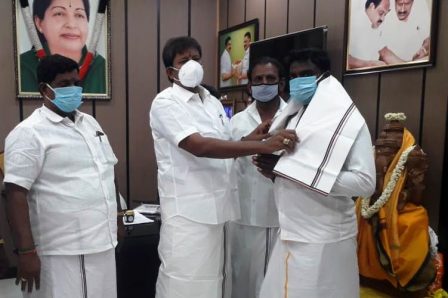 50க்கும் மேற்பட்டோர், மாற்றுக் கட்சிகளில் இருந்து விலகி ஆர்.டி.ராமச்சந்திரன் முன்னிலையில் இணைந்தனர்.