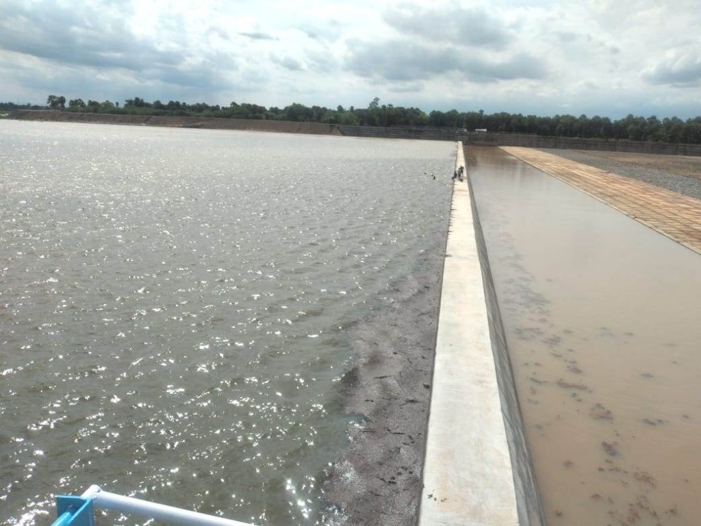 31 கோடி செலவில் தடுப்பணை; நிரம்பியதால்; விவசாயிகள் தமிழக அரசுக்கும், எம்.எல்.ஏ ஆர்.டி.ராமச்சந்திரனுக்கும் நன்றி தெரிவித்தனர்.
