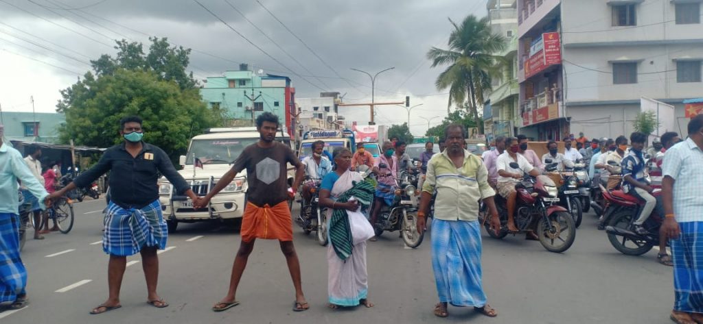 கரோனாவிற்கு பயந்து தனியார் மருத்துவ மனைக்கு, பிரசவத்திற்கு சென்ற தாய் சாவு: பிறந்த சேயுடன் உறவினர்கள் சாலை மறியல்!