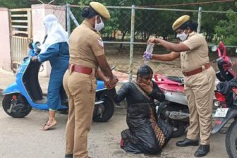 பெரம்பலூர் கலெக்டர் அலுவலகத்தில் பெண் தீக்குளிக்க முயற்சி: வீட்டை அபகரித்து விட்டதாக புகார் !