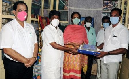 தீபாவளி விற்பனை இலக்கு ரூ.25 இலட்சம் கதர் விற்பனை மையத்திற்கு நிர்ணயம் ; பெரம்பலூர் கலெக்டர் வே.சாந்தா தகவல்