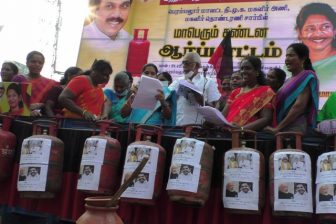 சிலிண்டர் விலை உயர்வைக் கண்டித்து, பெரம்பலூர் திமுக மாவட்ட மகளிரணி, மகளிர் தொண்டரணி சார்பில் கண்டன ஆர்ப்பாட்டம்!