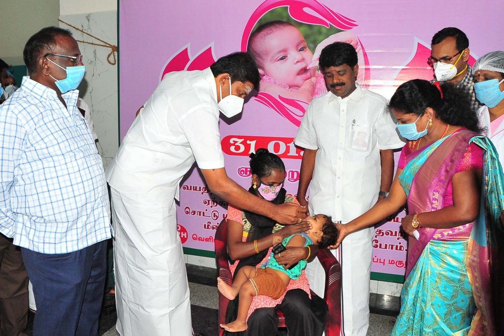 பெரம்பலூர் மாவட்டத்தில் சுமார் 40 ஆயிரம் குழந்தைகளுக்கு போலியோ சொட்டு மருந்து: எம்.எல்.ஏக்கள் தொடங்கி வைத்தனர்.