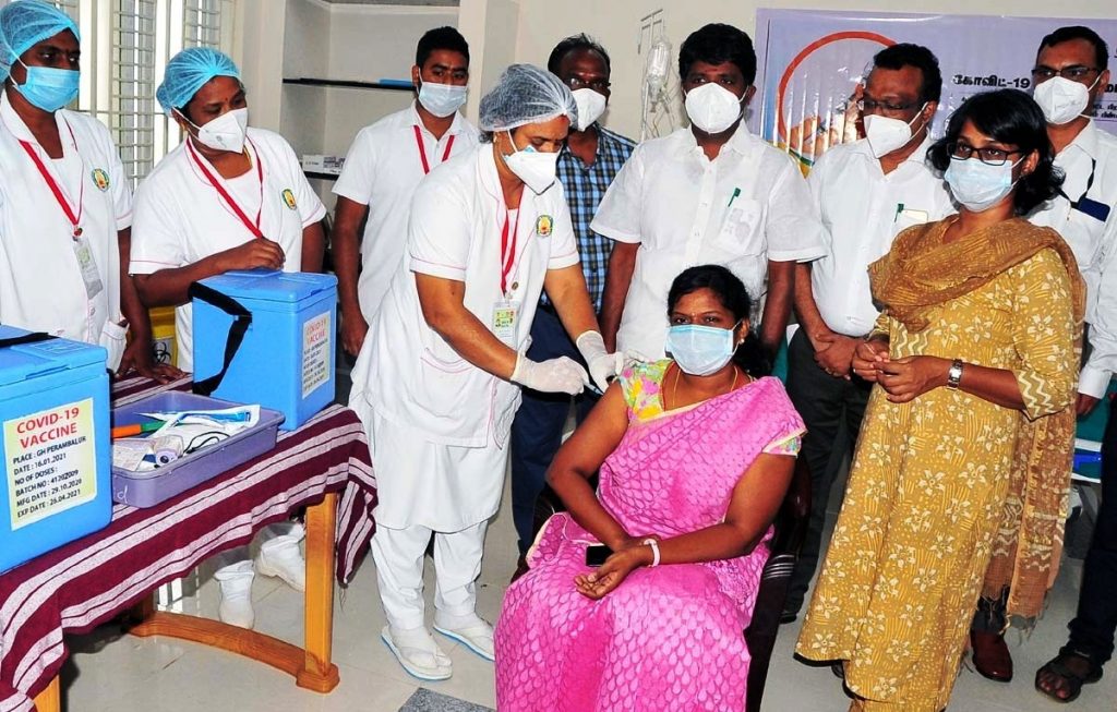 பெரம்பலூர் மாவட்டத்தில் கொரோனா தடுப்பூசி போடும் பணி கலெக்டர் தொடக்கம்!