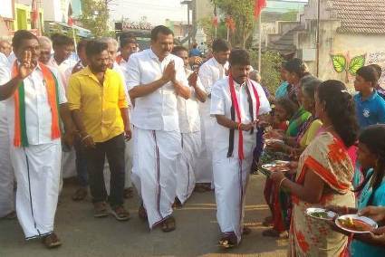 பெரம்பலூர் அதிமுக வேட்பாளர் தமிழ்ச்செல்வன் தேர்தல் பிரச்சாரத்தை தொடங்கினார்: பெண்கள் ஆரத்தி எடுத்து வரவேற்பு!