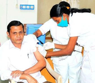 பெரம்பலூர் மாவட்டத்தில் தேர்தல் பணியில் ஈடுபடும் பணியாளர்களுக்கு நாளை முதல் கொரோனா தடுப்பூசி