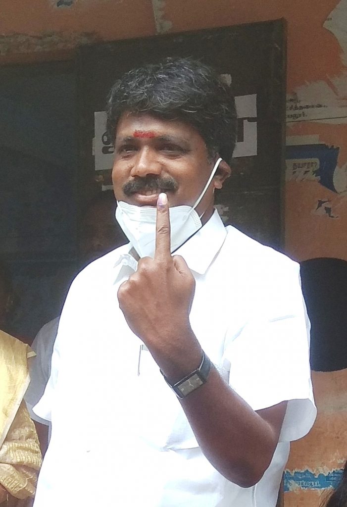 பெரம்பலூர் அதிமுக வேட்பாளர் தமிழச்செல்வன் எம்.எல்.ஏ வாக்கு பதிவு!
