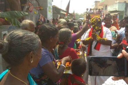 கொளுத்தும் 102 டிகிரி வெயிலும், பெண்கள் குழந்தைகள் குன்னம் தொகுதி திமுக வேட்பாளர் எஸ்.எஸ்.சிவசங்கருக்கு வரவேற்பு