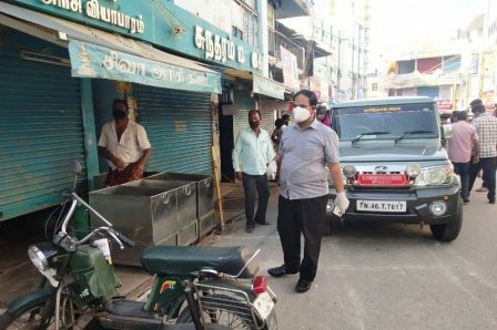 பெரம்பலூரில், ஊரடங்கு விதிமுறைகளை மீறி கடையை திறந்து வியாபாரம் செய்த கடைகளுக்கு சீல்: கமிசனர் நடவடிக்கை!