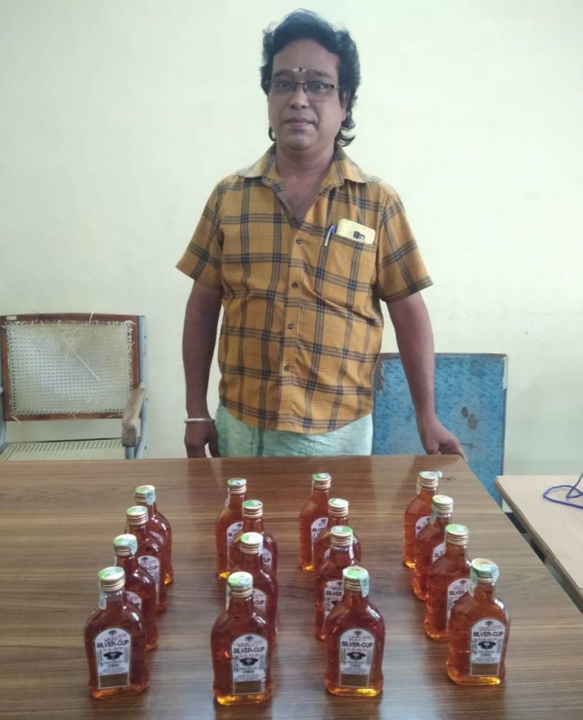 கொரோனா ஊரடங்கில் வெளி மாநில மதுவிற்ற டீ கடைக்காரர் பெரம்பலூரில் கைது!