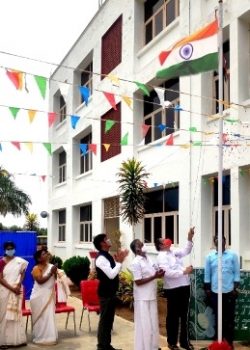 ஆல்மைட்டி வித்யாலயா பப்ளிக் பள்ளியில் 75 வது சுதந்திர தின விழா!