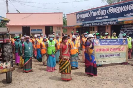 எசனை ஊராட்சியில் முழுத் தூய்மைப் பணி : 8 ஊராட்சிகளை சேர்ந்த பணியாளர்கள் செய்தனர்