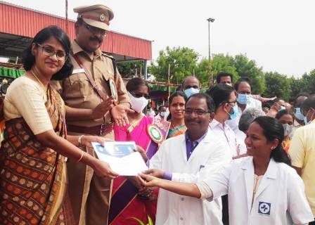 கொரோனா காலத்தில் சிறப்பாக பணியாற்றிய, லட்சுமி மருத்துவமனைக்கு, கலெக்டர் பாராட்டி சான்று வழங்கினார்!