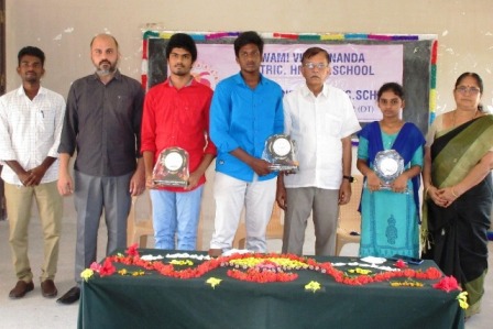 12ம் வகுப்பில் சிறப்பு மதிப்பெண்கள் அரும்பாவூர் சுவாமி விவேகானந்தா பள்ளி மாணவர்களுக்கு பாராட்டு