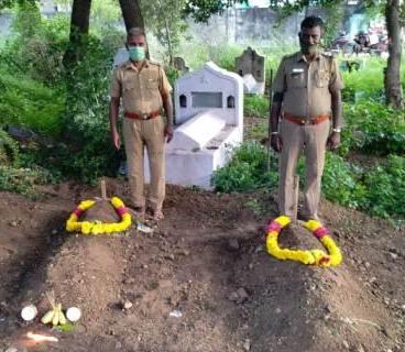 இறந்து அடையாளம் காண முடியாத நபர்களை அடக்கம் செய்த பெரம்பலூர் போலீசார்!