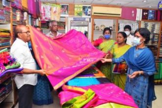 கோ-ஆப்டெக்சின், தீபாவளி சிறப்பு தள்ளுபடி விற்பனை; பெரம்பலூர் கலெக்டர் வெங்கடபிரியா தொடங்கி வைத்தார்.