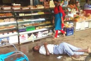 குடிமகன்களுக்கு ஆதரவாக மதுக்கடையை அகற்றாமல் இருக்கும் கலெக்டர், பெண் பயணிகள் வேதனை!