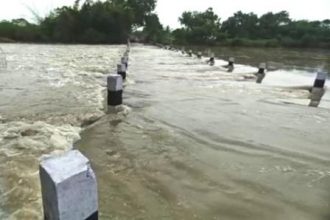 சின்னாற்று தரைப்பாலத்தில் வெள்ளம் : கீழப்பெரம்பலூர் – வேள்வி மங்களம் பகுதியில் போக்குவரத்து துண்டிப்பு!