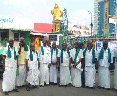 பெரம்பலூரில் நாராயணசாமி நாயுடு சிலைக்கு தமிழக விவசாய சங்கத்தினர் மாலை அணிவித்து மரியாதை!