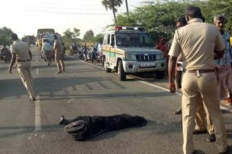 பைக்குகள் நேருக்கு நேர் மோதல்; காதலனுடன் வந்த மாணவி பலி; 3 பேர் காயம்!