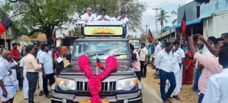 சொந்த தொகுதியில் அமைச்சர் எஸ்.எஸ்.சிவசங்கர் வாக்களர்களுக்கு நன்றி தெரிவித்து, மனுக்கள் பெற்றார்.