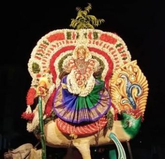 சித்திரைத் திருவிழா; பெரம்பலூர் எடத் தெரு மாரியம்மன் வீதி உலா!