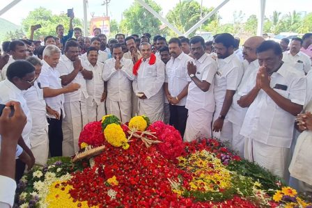 ஆ.இராசாவின் மனைவி பரமேஸ்வரியின் முதலாம் ஆண்டு நினைவு நாள்: அமைச்சர்கள் உள்ளிட்டோர் மலர் அஞ்சலி!