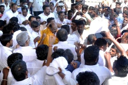 அதிமுக துணை ஒருங்கிணைப்பாளர் வைத்திலிங்கத்திற்கு பெரம்பலூர் மாவட்டத்தில் வரவேற்பு!