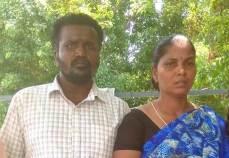 சுண்டல் கடையை அடித்து நொறுக்கியவர்கள் மீது நடவடிக்கை கோரி பெரம்பலூர் கலெக்டர் ஆபிசில் 3 குழந்தைகளுடன் தம்பதி தீக்குளிக்க வந்ததால் பரபரப்பு