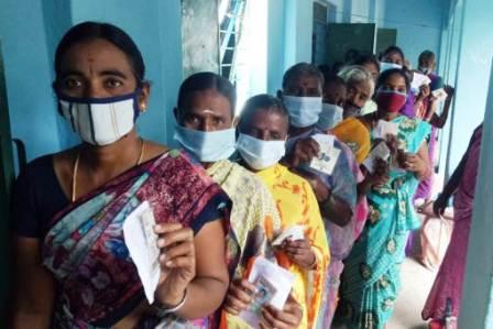 பெரம்பலூர் மாவட்டத்தில், இன்று உள்ளாட்சி இடைத்தேர்தல் : விறுவிறுப்பான வாக்குப் பதிவுடன் நடக்கிறது!